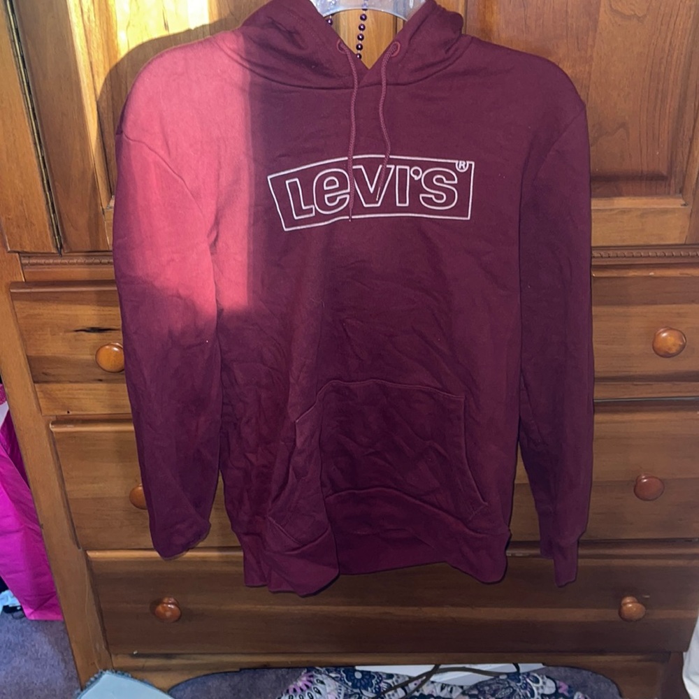 Maroon Levi’s sweatshirt